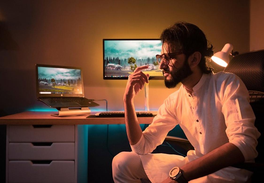 Der ultimative Leitfaden zum Einrichten eines 4-Monitor-Setups