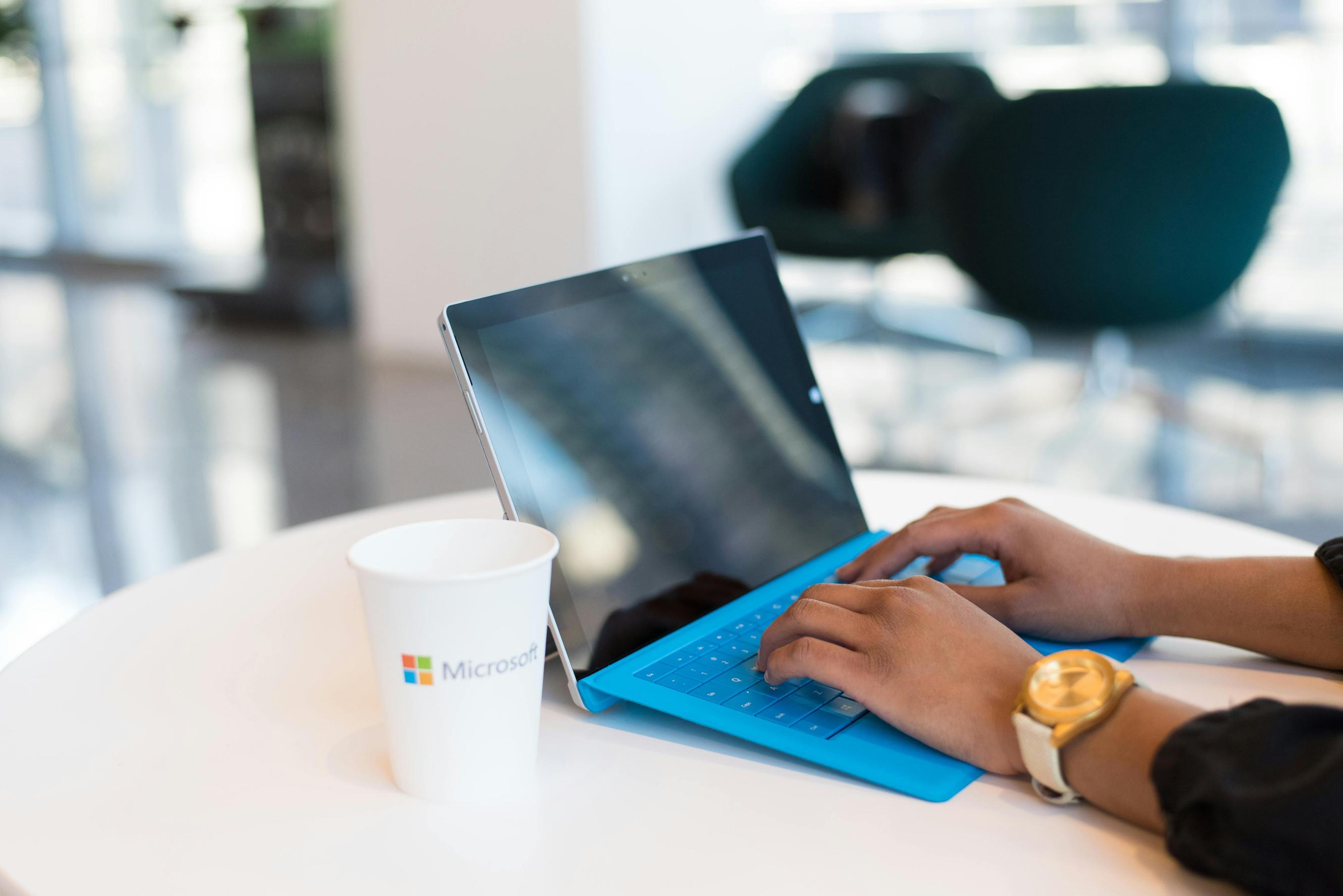 Wie man die Microsoft Wireless Tastatur 3050 ohne Dongle verbindet